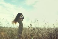 自然の中の女性