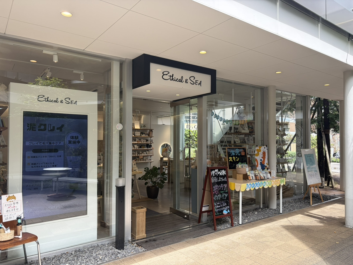 サステナブルなアイテムが揃う、首都圏や関西圏で複数店舗展開中のEthical&SEA（エシカルシー）。今回は東京・自由が丘店オーナーの安田和世さんにインタビューしました。