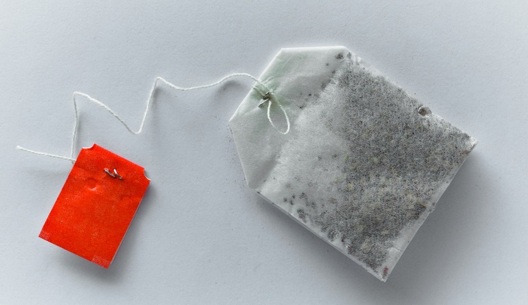 ティーバッグからマイクロプラスチック？素材の違いとプラスチックを避けるお茶パックの選び方 
